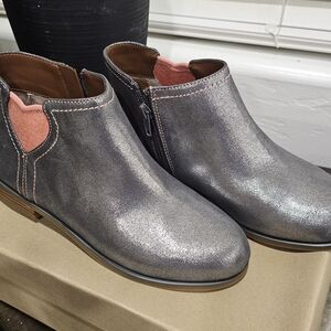 Stylish Gray Ankle Boots for Young Ladies